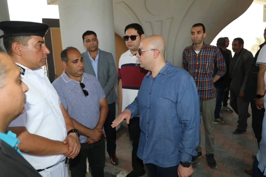 محافظ بني سويف يواصل جولاته بمجمع المواقف الجديد