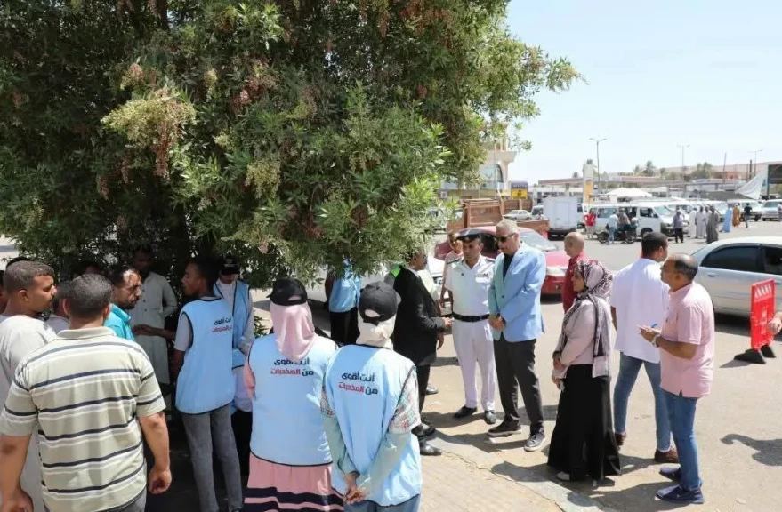 محافظ أسوان يتفقد أحد الأكمنة المتحركة للكشف عن المخدرات بموقف الأقاليم