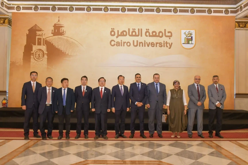 مباحثات لتعزيز التعاون الأكاديمي والبحثي بين جامعة القاهرة وجامعة جنوب الصين الزراعية