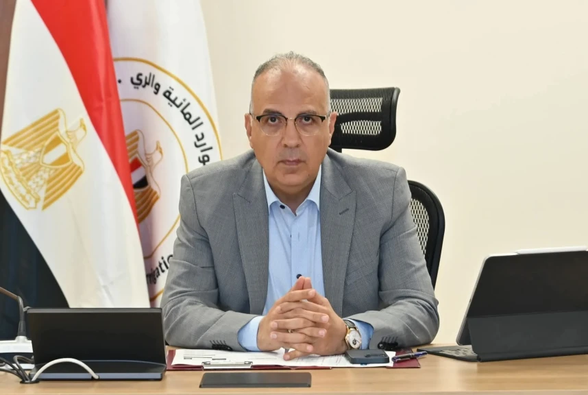 وزير الري يستعرض أحدث المعدات والتقنيات المستخدمة عالمياً في مجال تطهير وصيانة المجاري المائية