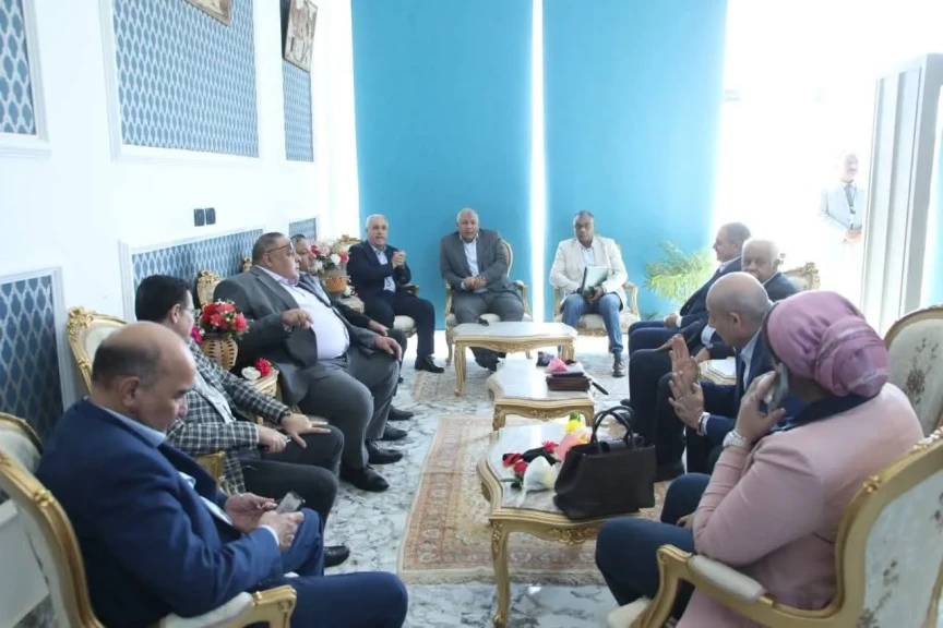 محافظ الوادي الجديد يلتقي وفدين من الهيئة الوطنية للصحافة و مؤسسة دار التحرير
