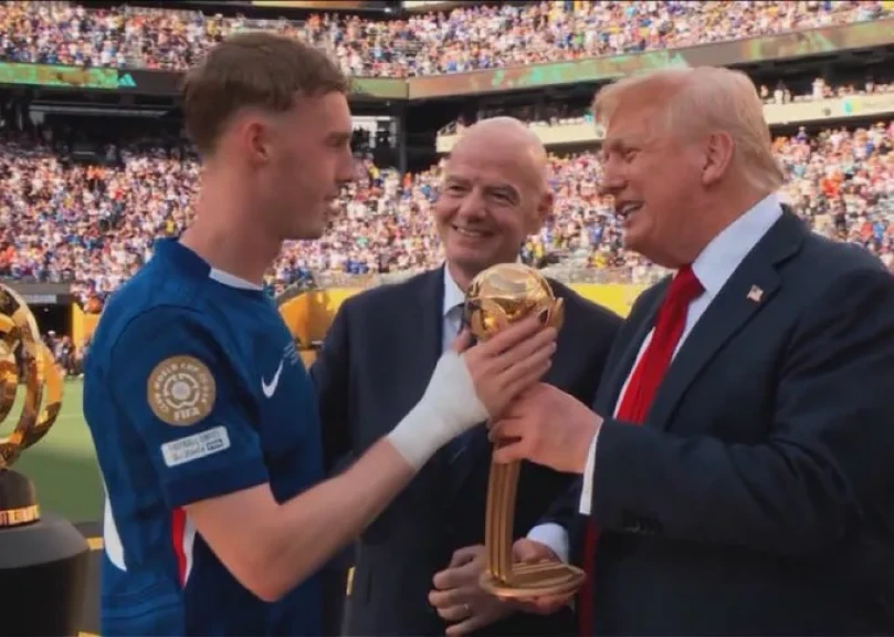 الرئيس الأمريكي دونالد ترامب يشارك في تسليم ميداليات كأس العالم للأندية