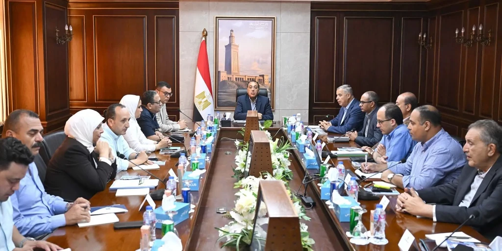 رئيس الوزراء يستعرض مقترحاً للشراكة بين الدولة والقطاع الخاص والمجتمع المدني