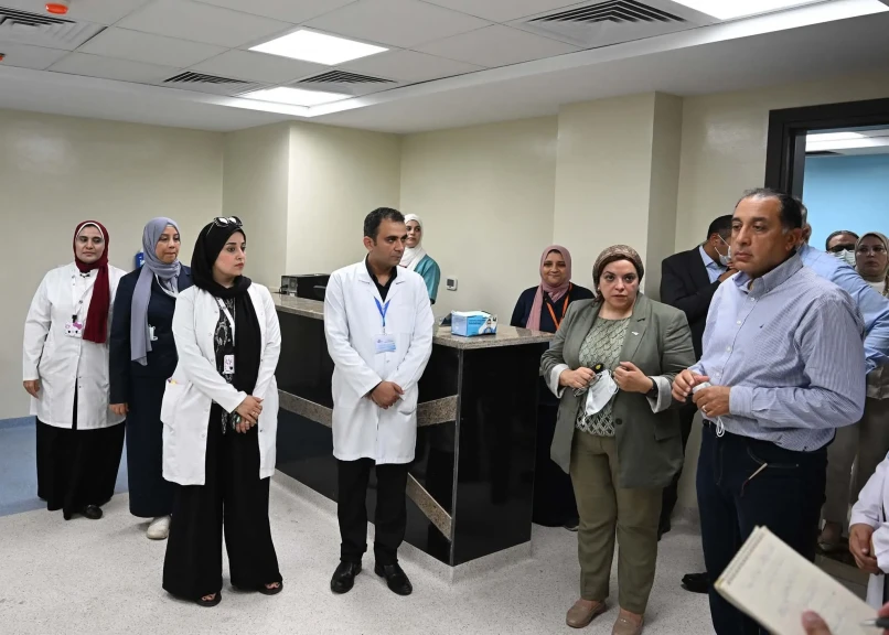 رئيس الوزراء يتفقد مشروع تطوير مركز القسطرة وجراحة القلب والصدر بمستشفى شرق المدينة
