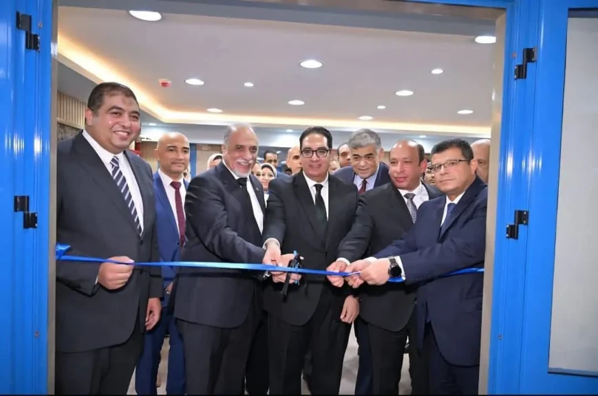 رئيس جامعة القاهرة يفتتح تجديد وحدة الغسيل البريتوني بمستشفى أبو الريش المنيرة