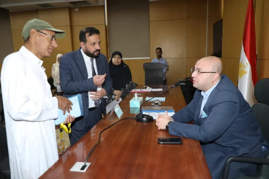 محافظ بني سويف يواصل سلسلة لقاءاته بالمواطنين