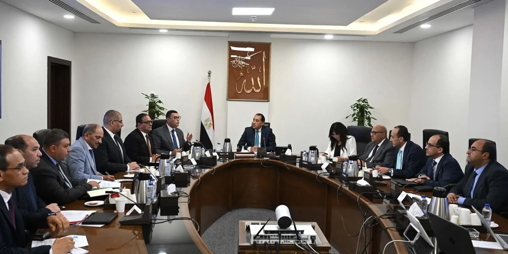 رئيس الوزراء يتابع موقف تسليم الوحدات السكنية للموظفين المنتقلين للعمل بالعاصمة الإدارية الجديدة
