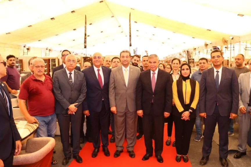 محافظا دمياط والاسكندرية ورئيس جهاز تنمية المشروعات يفتتحون معرض الأثاث ” صنع في دمياط ” فى دورته الخامسة والعشرين