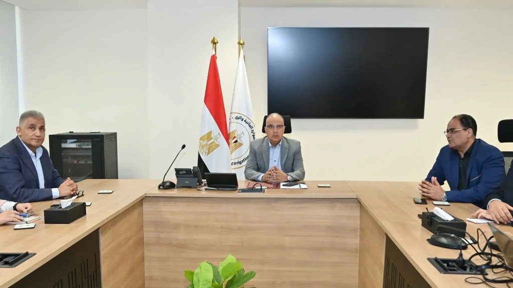 وزير الري يبحث عدد من نماذج ومقترحات تطوير واجهات المدن النيلية
