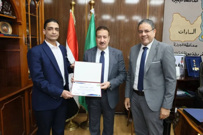 محافظ المنوفية يكرم مدير مستشفى شبين الكوم للجراحات المتخصصة