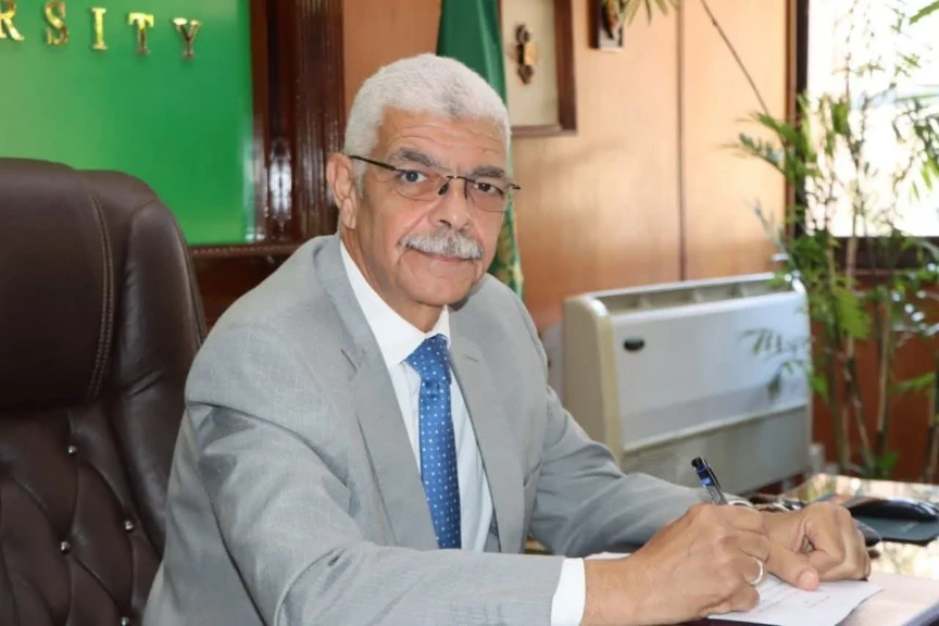 رئيس جامعة المنوفية يعقد إجتماع مجلس الدراسات العليا  أون لاين