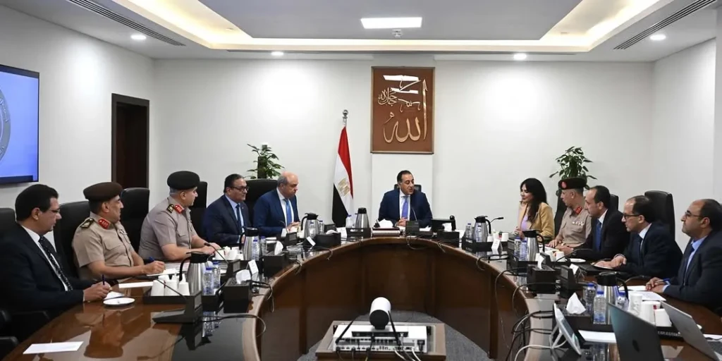 رئيس الوزراء يتابع الإجراءات التنفيذية لمشروع ”مبنى 4 ” بمطار القاهرة الدولي