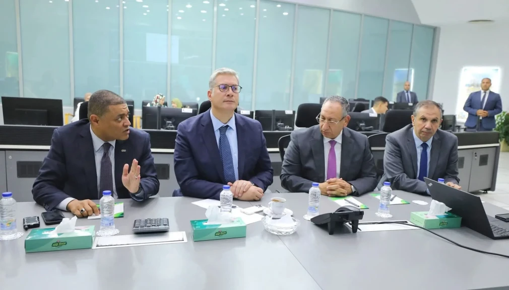 وزير البترول  يتابع من مركز التحكم ضخ الغاز لمحطات الكهرباء والصناعة