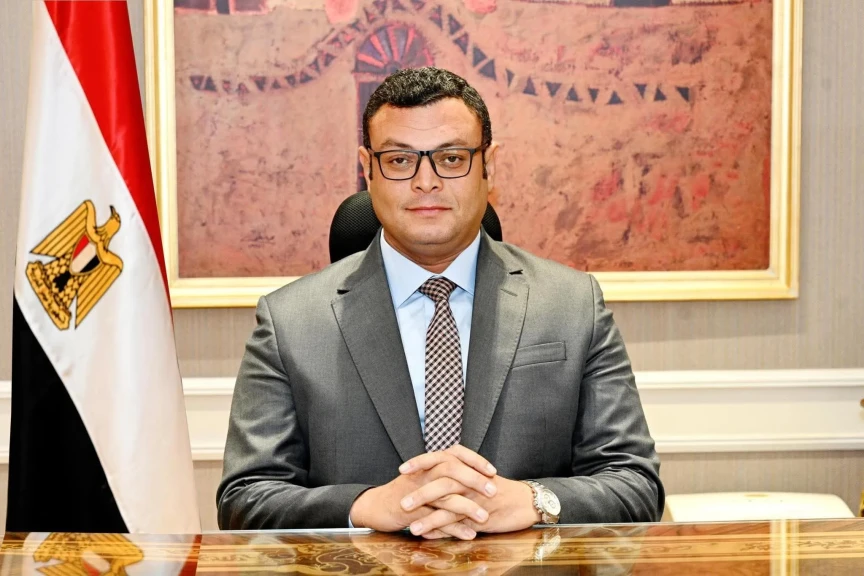 وزير الإسكان يتفقد المحاور والطرق بمدينة الشيخ زايد