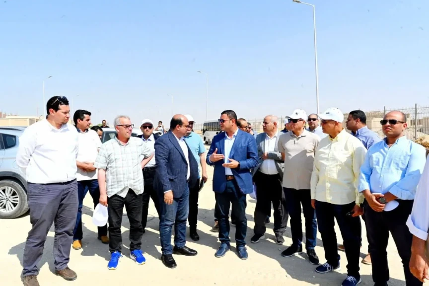 وزير الإسكان يتفقد وحدات المبادرة الرئاسية ”سكن لكل المصريين” ومحطة صرف صحي بمدينة حدائق أكتوبر