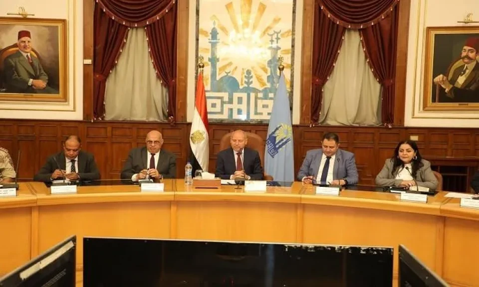 محافظ القاهرة يتابع الاستعدادات لانتخابات مجلس الشيوخ في 336 مركزا انتخابيا