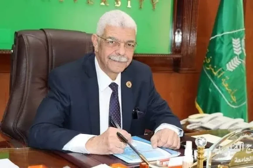 رئيس جامعة المنوفية يعقد اجتماع مجلس العمداء ”اون لاين ”