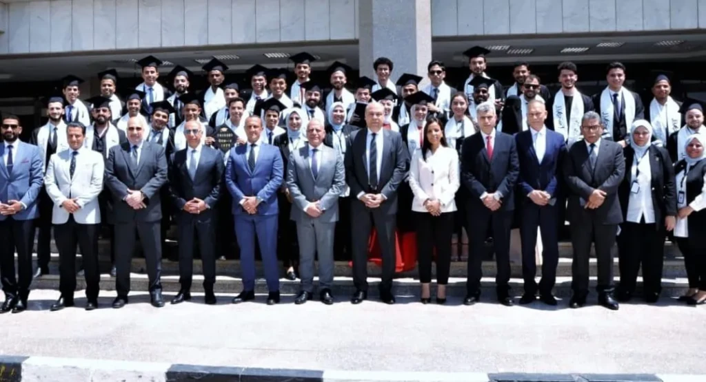 وزير الطيران المدني يشهد حفل تخرج دفعة جديدة من طلاب معهد هندسة وتكنولوجيا الطيران