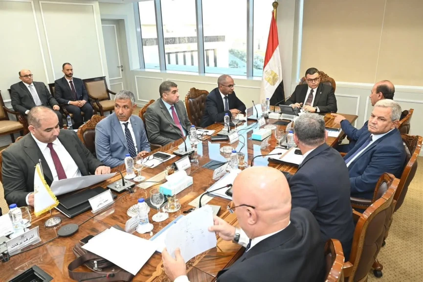 وزير الإسكان يعقد اجتماعاً لمتابعة موقف المشروعات الجاري تنفيذها ضمن حياة كريمة