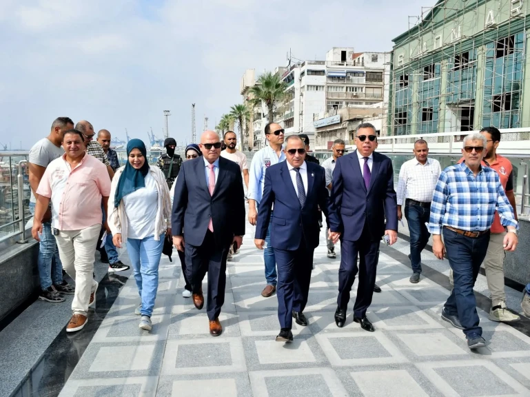 محافظ بورسعيد يتفقد المرحلة الثالثة من الممشى السياحي (جسر الممشى)