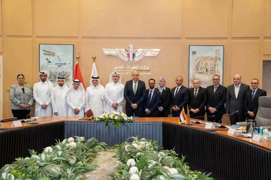 وزير الطيران المدني يستقبل وفدًا قطريًا رفيع المستوى لتطوير المسارات الجوية