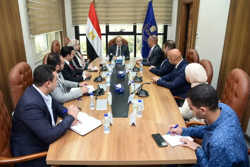 الغمراوي يبحث مع «جونسون آند جونسون» توسيع استثماراتها في سوق الدواء المصري