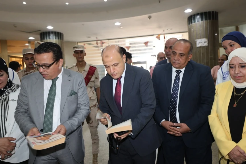 محافظ كفرالشيخ يتفقد معرض الكتاب بالمركز الثقافي