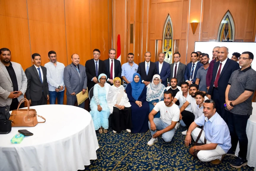 وزير الخارجية والهجرة يلتقي بالجالية المصرية في مالي