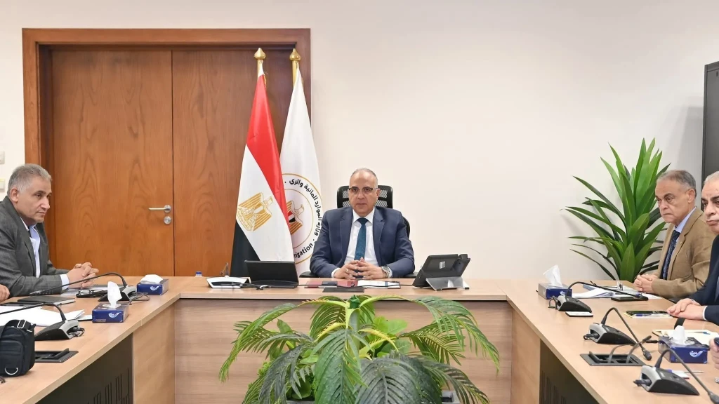 وزير الري يتابع حالة المنظومة المائية خلال موسم أقصى الإحتياجات المائية