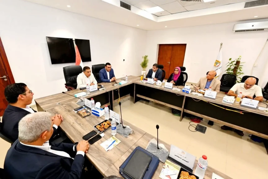 وزير الإسكان ومحافظ الدقهلية يتابعان سير العمل بمنظومتي مياه الشرب والصرف الصحي