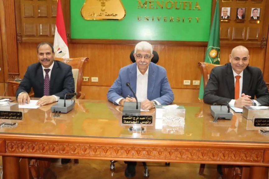 رئيس جامعة المنوفية يراس إجتماع لجنة المنشآت الجامعية