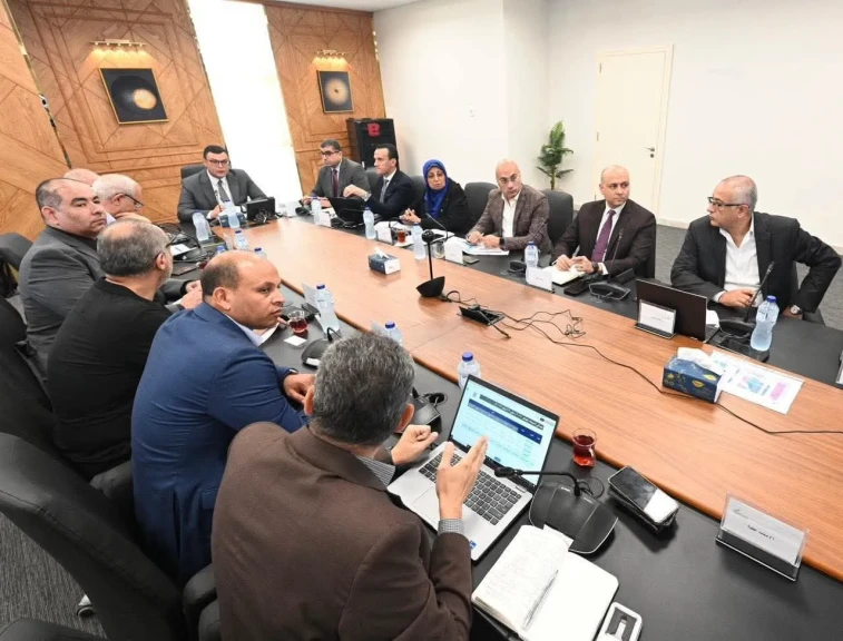 وزير الإسكان يعقد اجتماعًا مع مسئولي شركة سيتي إيدج
