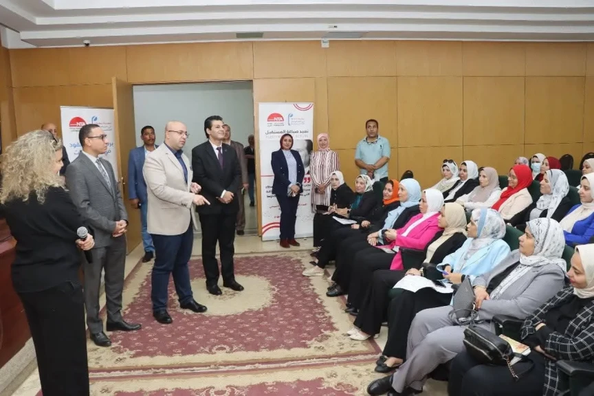 محافظ بني سويف يشهد الجلسة الافتتاحية لبرنامج تدريب الدفعة الثالثة لبرنامج ”المرأة تقود”