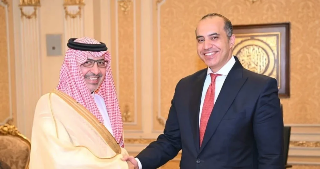 وزير الشئون النيابية والقانونية والتواصل السياسي يستقبل سفير خادم الحرمين الشريفين لدى جمهورية مصر العربية