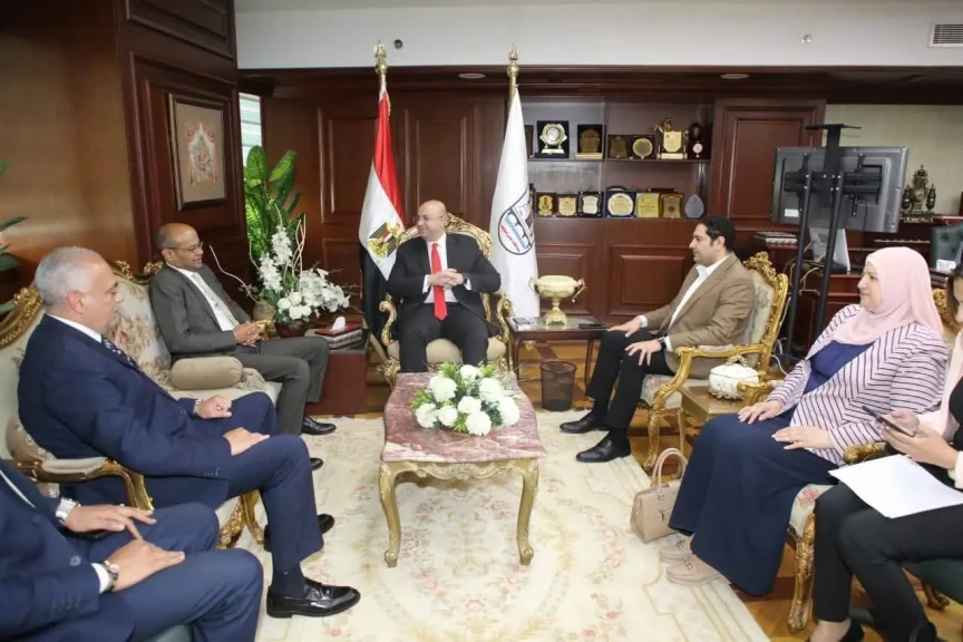 محافظ بني سويف يلتقى رئيس مجلس إدارة البورصة المصرية