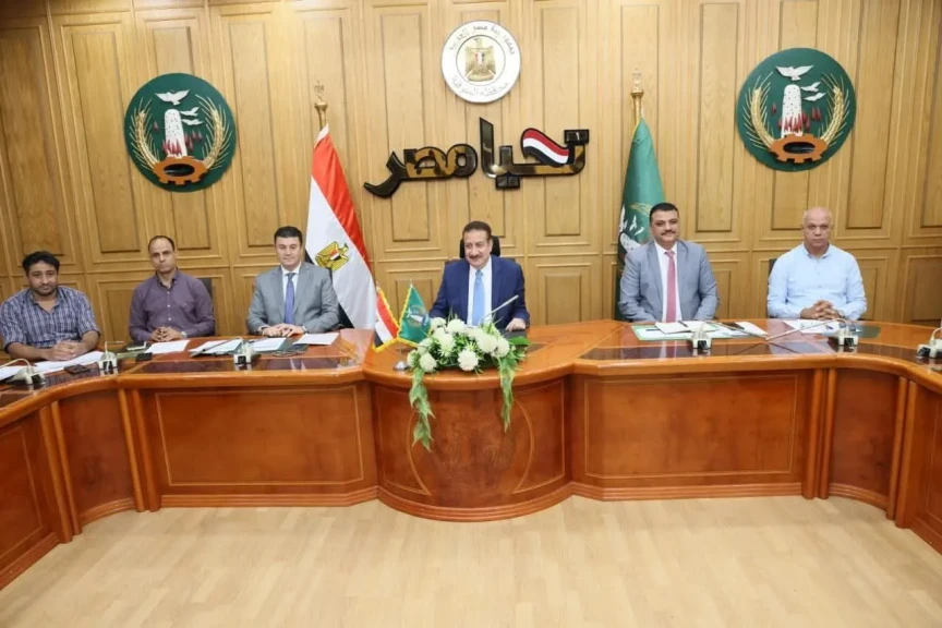 محافظ المنوفية يترأس اجتماعا موسعاً برؤساء الوحدات المحلية