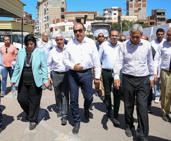 وزير قطاع الأعمال العام في زيارة ميدانية موسعة لشركة الإسكندرية للأدوية