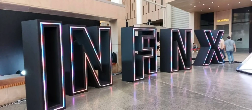 Infinix تكشف النقاب عن سلسلة هواتف ذكية متطورة في احتفال مبهر بالمتحف المصري الكبير