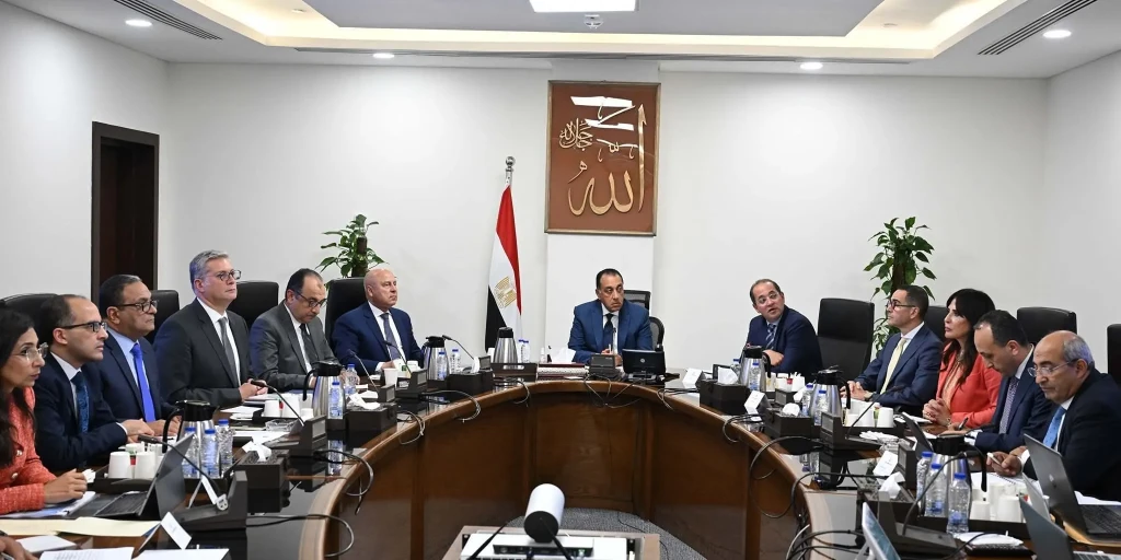 رئيس الوزراء يستعرض الفرص الاستثمارية الجاري التفاوض بشأنها مع عدد من دول الخليج