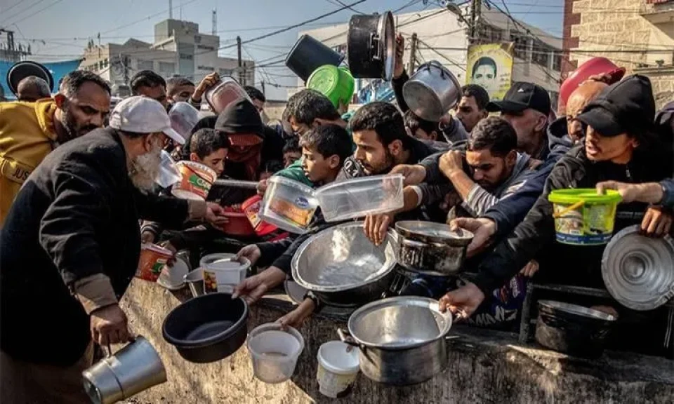 الأمم المتحدة: على شفا المجاعة.. سكان غزة يضطرون لالتقاط العدس المتناثر
