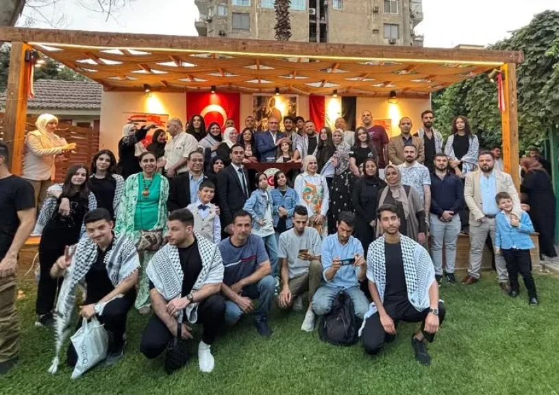 العائلات الفلسطينية والمصرية تلتقي في القاهرة في فعالية التضامن بالسفارة التركية