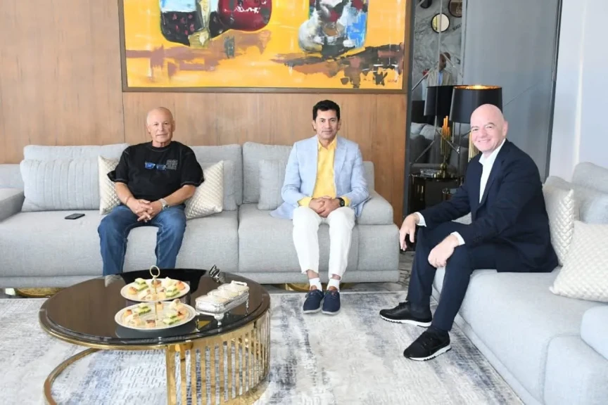 ”إنفانتينو” يقبل دعوة وزير الرياضة لحضور افتتاح معسكر المنتخبات الوطنية مارس المقبل