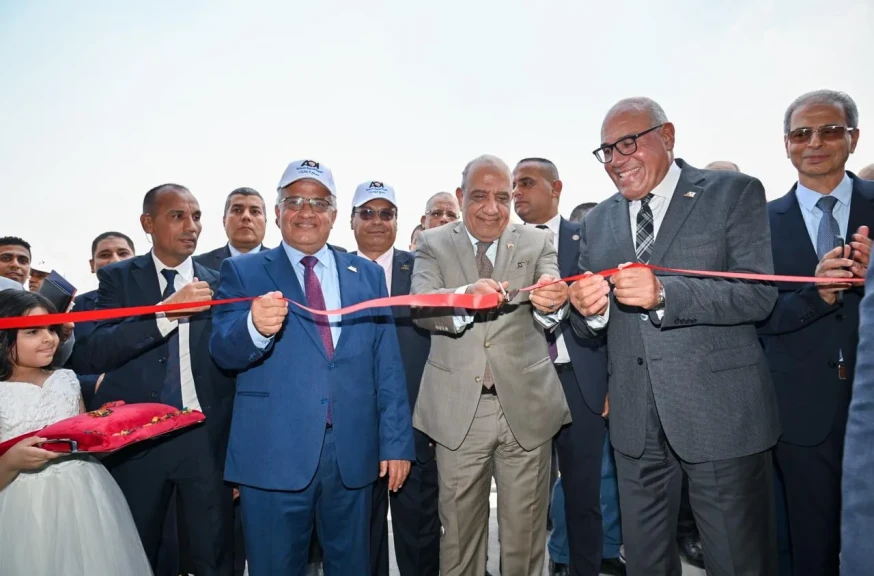 وزير الكهرباء ورئيس ”العربية للتصنيع” يفتتحان خط إنتاج أبراج كهرباء الجهد العالي والفائق بمصنع الطائرات