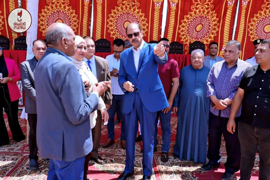 محافظ سوهاج يتفقد مقر اللجنة العامة واللجان الانتخابية