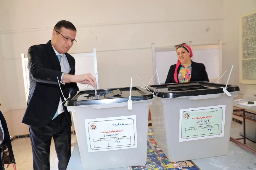 وزير الزراعة يُدلي بصوته في انتخابات مجلس الشيوخ بالإسكندرية