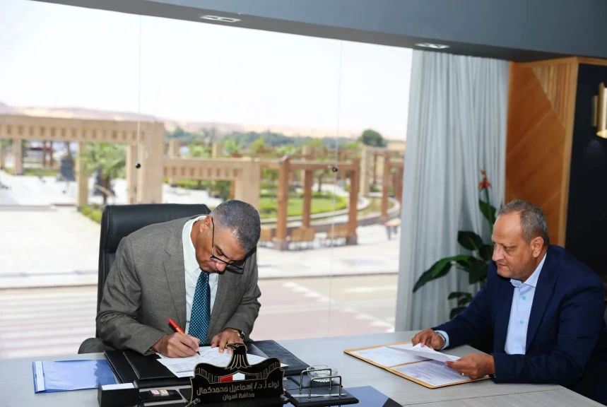 محافظ أسوان يقرر النزول بالحد الأدنى لدرجات التنسيق للقبول بمدارس التعليم الثانوى العام