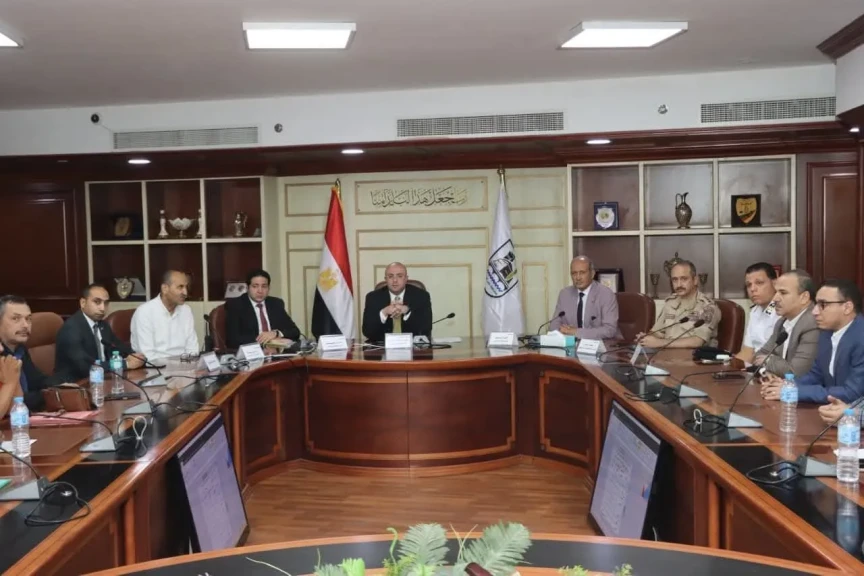 محافظ بني سويف يتابع من غرف العمليات الرئيسية غلق لجان الاقتراع والمقار الانتخابية