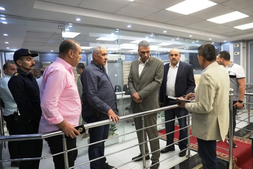 محافظ أسوان يتابع إغلاق صناديق الإقتراع داخل 190 لجنة إنتخابية بمختلف المراكز والمدن