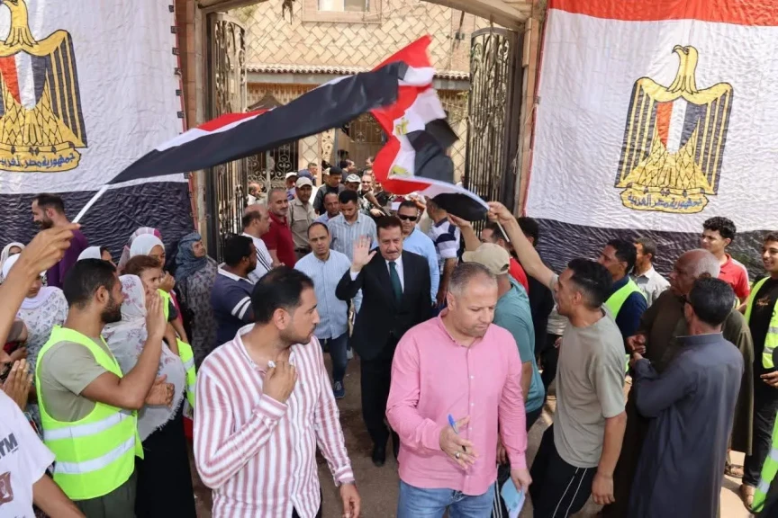محافظ المنوفية يتفقد انتظام سير العملية الانتخابية بعدد من اللجان بمركزي شبين الكوم وبركة السبع