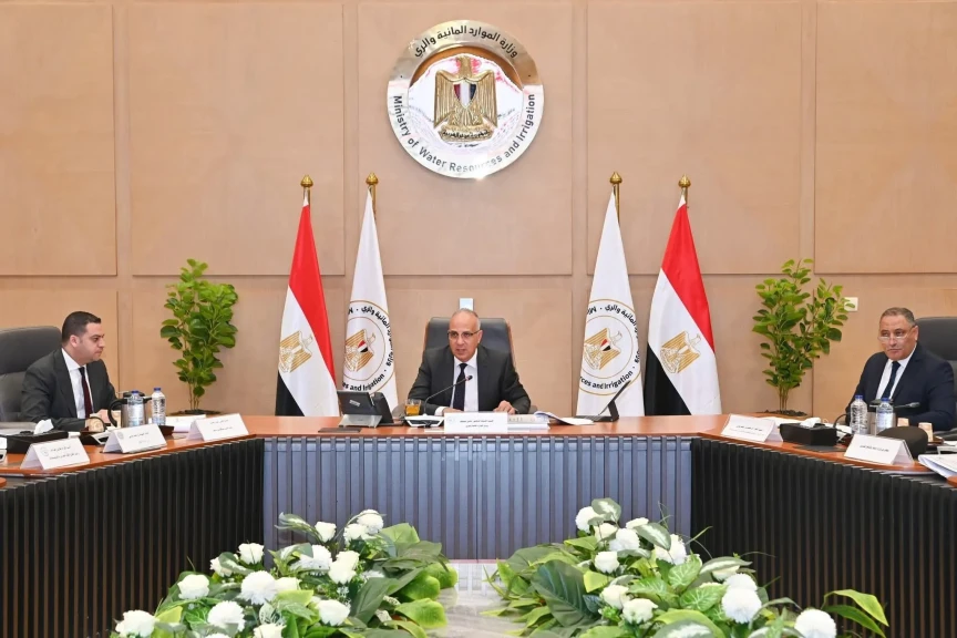وزير الري يعقد اجتماع اللجنة العليا لتراخيص الشواطئ